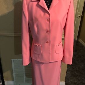 LeSuit women business suit